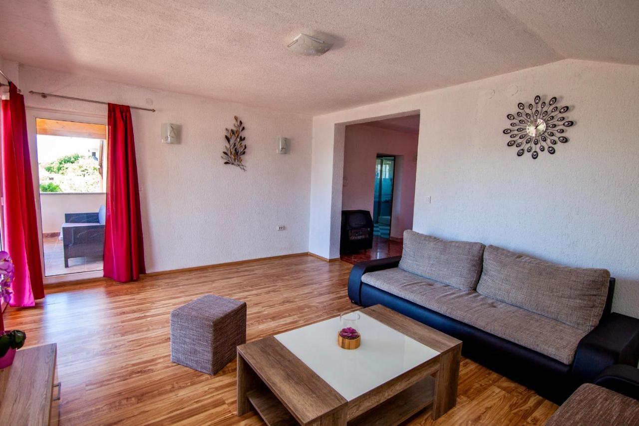 Villa Anita Пула Екстериор снимка