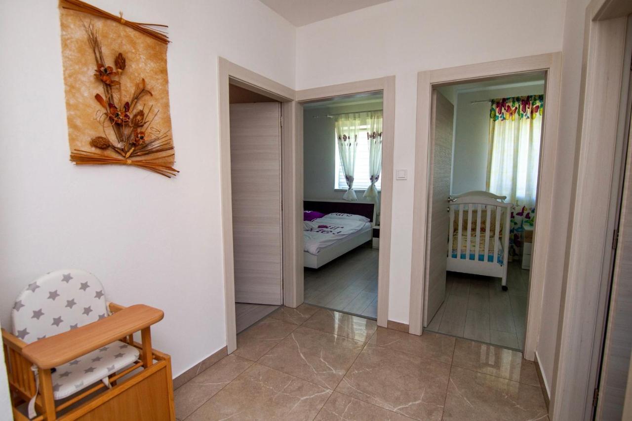 Villa Anita Пула Екстериор снимка